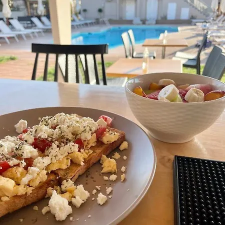 Nuevo Vista Oda ve Kahvaltı 4*