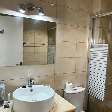 Nuevo Vista Oda ve Kahvaltı 3*